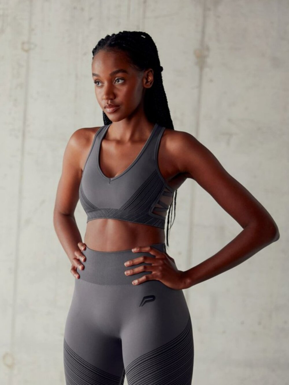 Impulse Seamless Sports Bra in midnight grey
